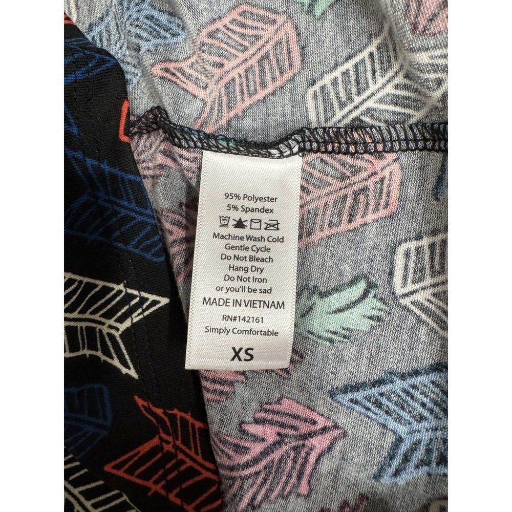 NWT LuLaRoe Gigi Tee XS Black Arrow Feather Boho Indie Y2K Stretch Shirt Top - Picture 5 of 8